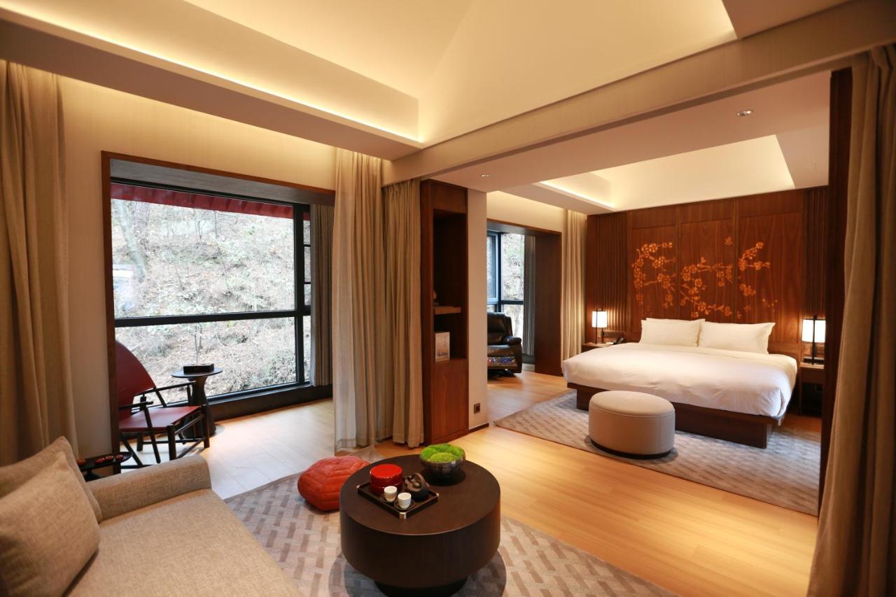 Wudang Mountain The Yew House Hotel Wudangshan Room photo